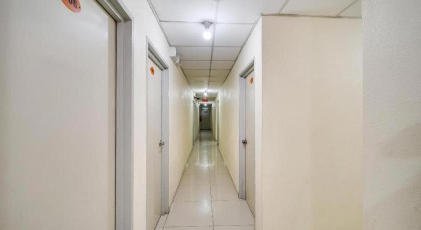 OYO 301 River Inn Hotel Butterworth Exterior foto